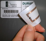 Chip RFID bajo una etiqueta