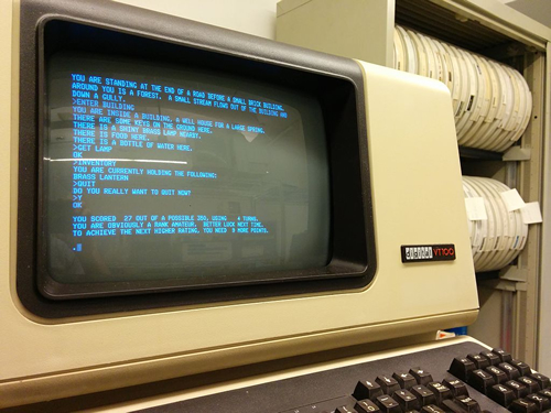 'Colossal Cave Adventure' corriendo en un PDP-11/34 y mostrado en la consola de un VT100 (clic para ampliar)